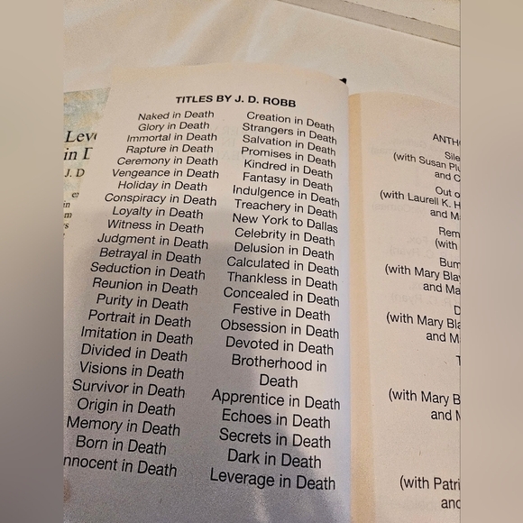 J.D. ROBB Leverage In Death Large Print Edition St. Martin's Press Bestselling - Picture 12 of 16
